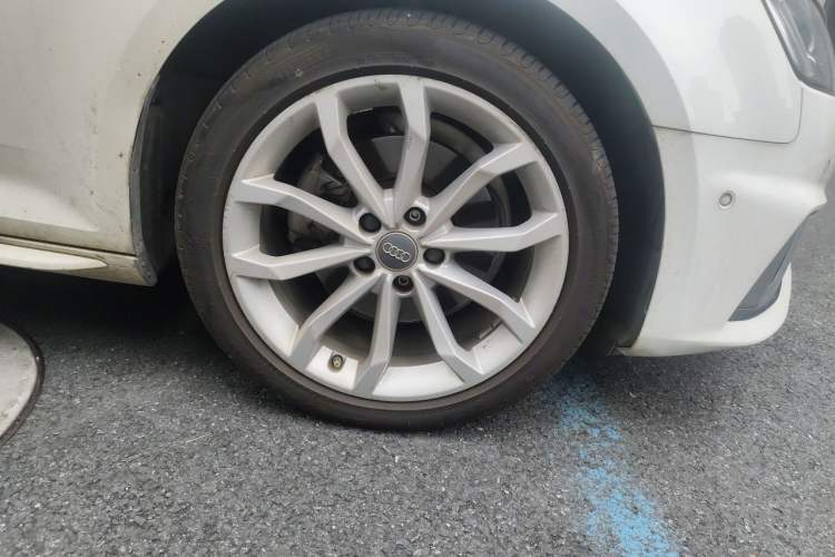 Used Audi A4L 2019 40 TFSI Fashion Edition China VI Emission Standard Right Front Wheel Hub