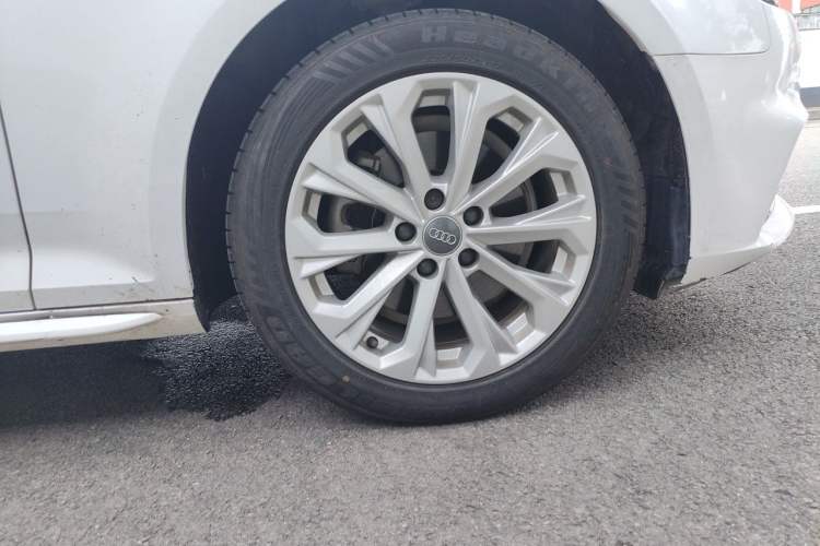 Used Audi A4L 2019 40 TFSI Ambition China VI Right Front Wheel Hub