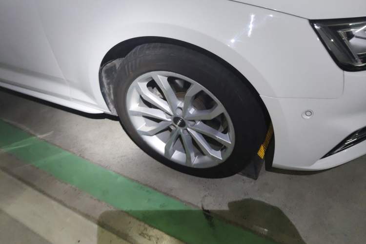 Used Audi A4L 2019 40 TFSI Fashion Edition China VI Emission Standard Right Front Wheel Hub