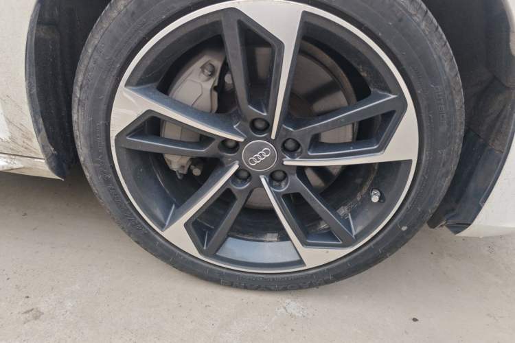 Used Audi A4L 2019 40 TFSI Fashion Edition China VI Emission Standard Right Front Wheel Hub