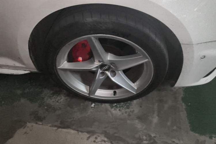 Used Audi A4L 2019 40 TFSI Fashion Version China V Right Front Wheel Hub
