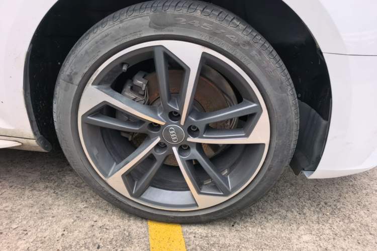 Used Audi A4L 2019 40 TFSI Ambition China VI Right Front Wheel Hub