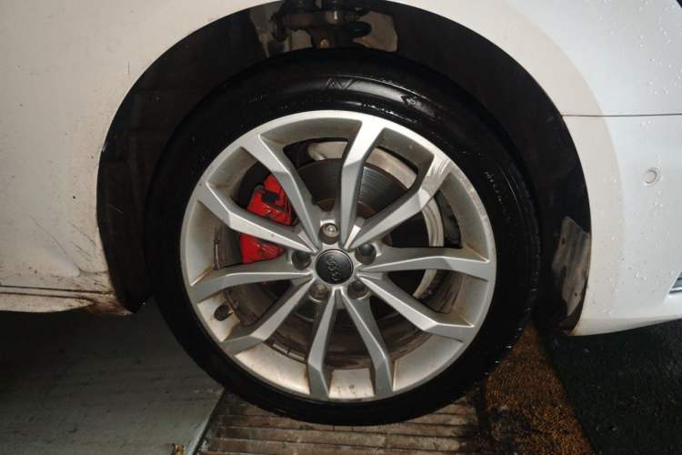 Used Audi A4L 2019 40 TFSI Fashion Edition China VI Emission Standard Right Front Wheel Hub