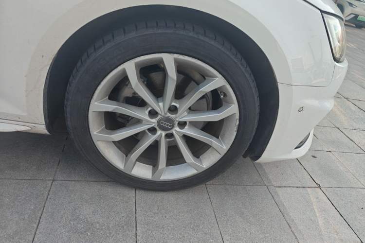 Used Audi A4L 2019 40 TFSI Fashion Version China V Right Front Wheel Hub