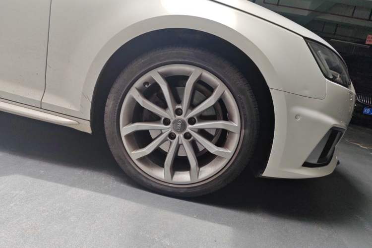 Used Audi A4L 2019 40 TFSI Fashion Version China V Right Front Wheel Hub