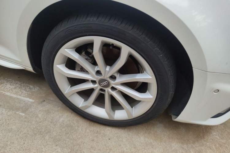 Used Audi A4L 2019 40 TFSI Fashion Edition China VI Emission Standard Right Front Wheel Hub