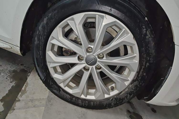 Used Audi A4L 2019 40 TFSI Ambition China VI Right Front Wheel Hub