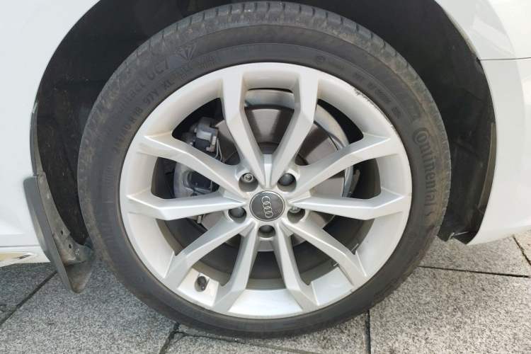 Used Audi A4L 2019 40 TFSI Fashion Edition China VI Emission Standard Right Front Wheel Hub