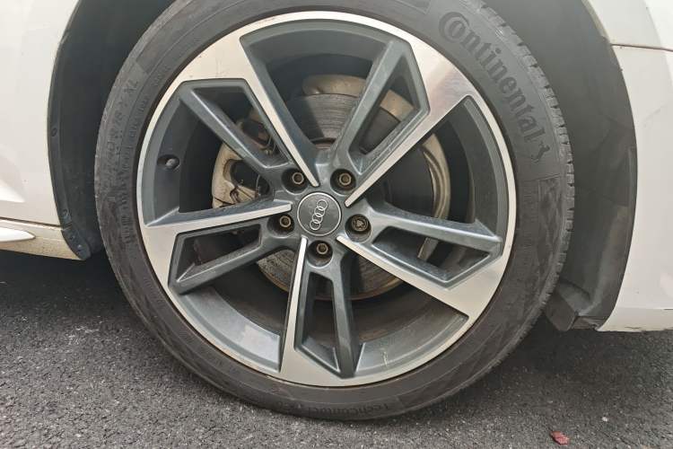 Used Audi A4L 2019 40 TFSI Ambition Version China V Right Front Wheel Hub