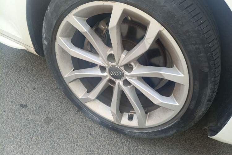 Used Audi A4L 2019 40 TFSI Fashion Edition China VI Emission Standard Right Front Wheel Hub
