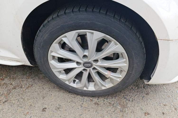 Used Audi A4L 2019 40 TFSI Ambition Version China V Right Front Wheel Hub