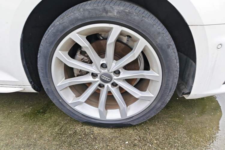 Used Audi A4L 2019 40 TFSI Fashion Edition China VI Emission Standard Right Front Wheel Hub