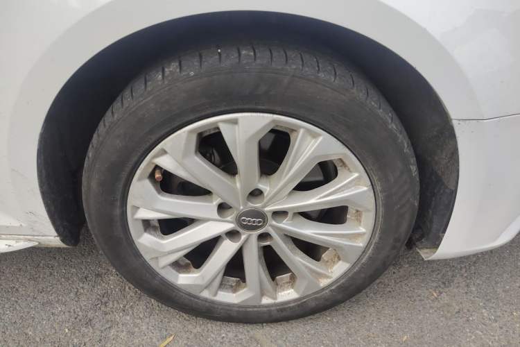 Used Audi A4L 2019 40 TFSI Ambition Version China V Right Front Wheel Hub