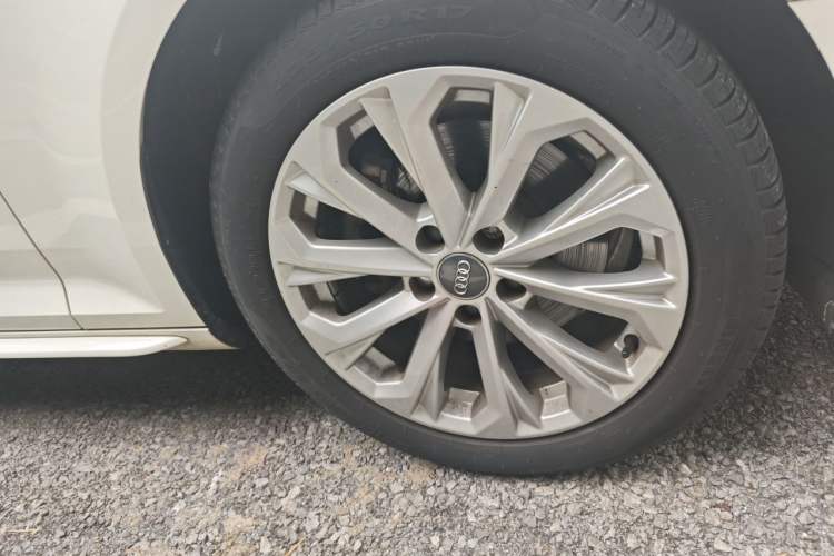 Used Audi A4L 2019 40 TFSI Ambition China VI Right Front Wheel Hub
