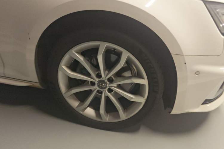Used Audi A4L 2019 40 TFSI Fashion Edition China VI Emission Standard Right Front Wheel Hub