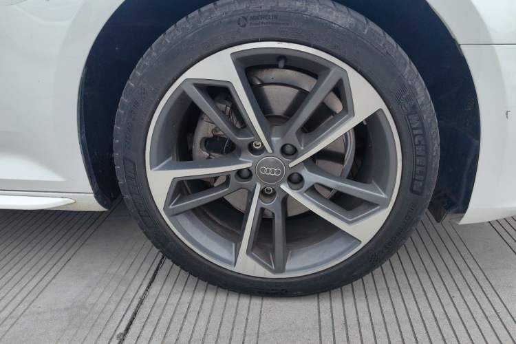 Used Audi A4L 2019 40 TFSI Fashion Edition China VI Emission Standard Right Front Wheel Hub