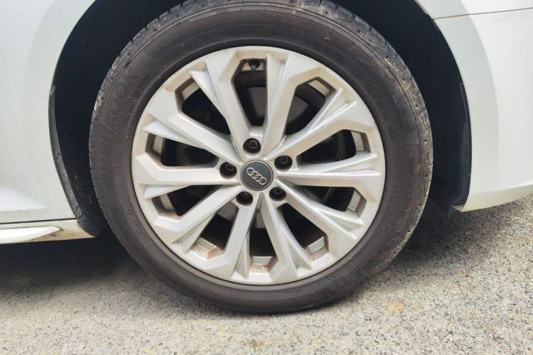 Used Audi A4L 2019 40 TFSI Ambition China VI Right Front Wheel Hub