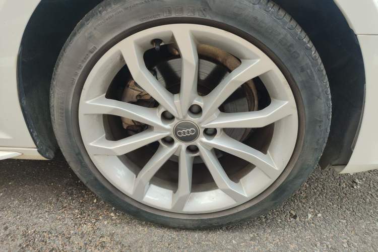 Used Audi A4L 2019 40 TFSI Fashion Edition China VI Emission Standard Right Front Wheel Hub