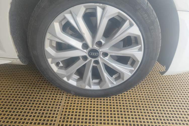 Used Audi A4L 2019 40 TFSI Ambition China VI Right Front Wheel Hub