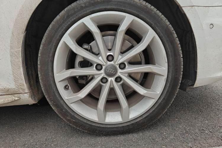 Used Audi A4L 2019 40 TFSI Fashion Edition China VI Emission Standard Right Front Wheel Hub