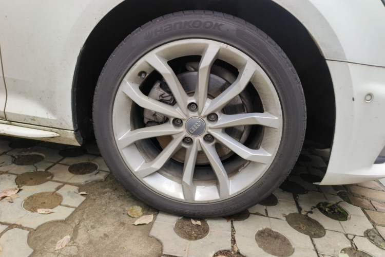 Used Audi A4L 2019 40 TFSI Fashion Edition China VI Emission Standard Right Front Wheel Hub