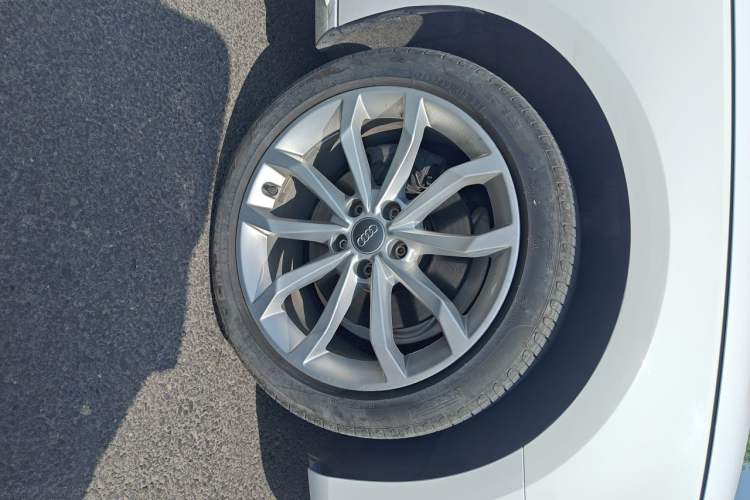Used Audi A4L 2019 40 TFSI Fashion Edition China VI Emission Standard Right Front Wheel Hub