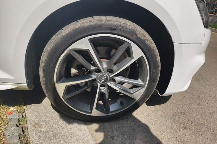 Used Audi A4L 2019 40 TFSI Ambition China VI Right Front Wheel Hub