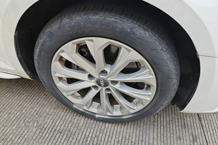 Used Audi A4L 2019 40 TFSI Ambition China VI Right Front Wheel Hub