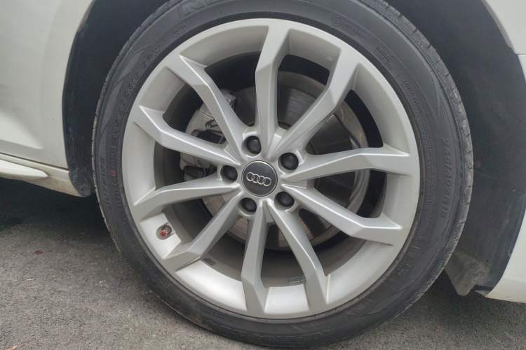 Used Audi A4L 2019 40 TFSI Fashion Edition China VI Emission Standard Right Front Wheel Hub