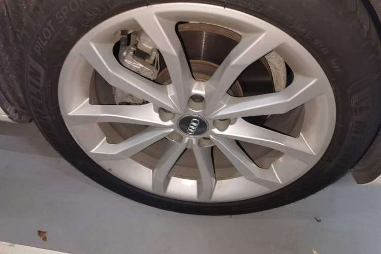 Used Audi A4L 2019 40 TFSI Fashion Edition China VI Emission Standard Right Front Wheel Hub