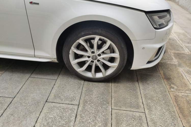 Used Audi A4L 2019 40 TFSI Fashion Edition China VI Emission Standard Right Front Wheel Hub