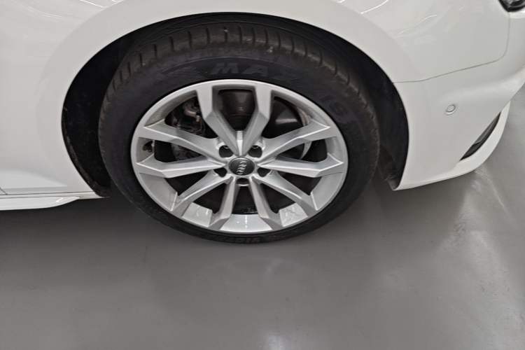 Used Audi A4L 2019 40 TFSI Fashion Version China V Right Front Wheel Hub