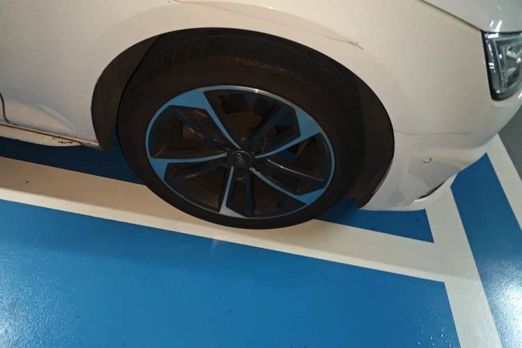 Used Audi A4L 2019 40 TFSI Sporty Version China VI Right Front Wheel Hub