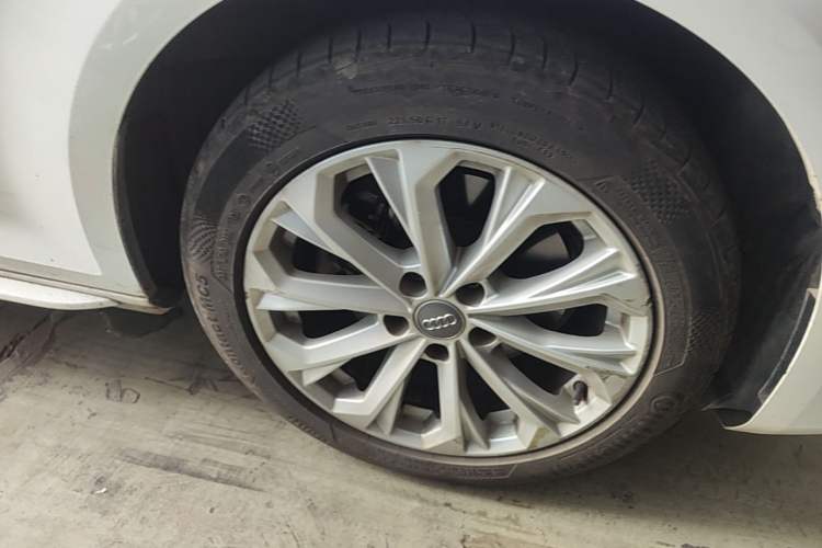 Used Audi A4L 2019 40 TFSI Ambition China VI Right Front Wheel Hub