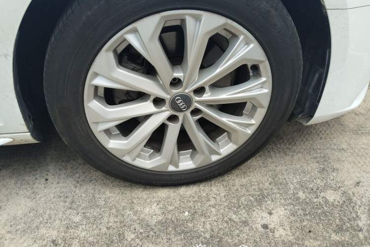 Used Audi A4L 2019 40 TFSI Ambition China VI Right Front Wheel Hub