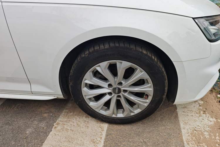 Used Audi A4L 2019 40 TFSI Ambition China VI Right Front Wheel Hub