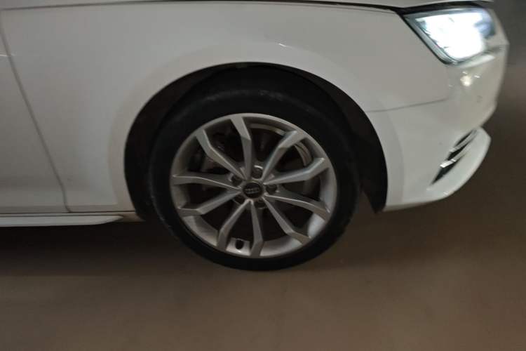 Used Audi A4L 2019 40 TFSI Fashion Edition China VI Emission Standard Right Front Wheel Hub