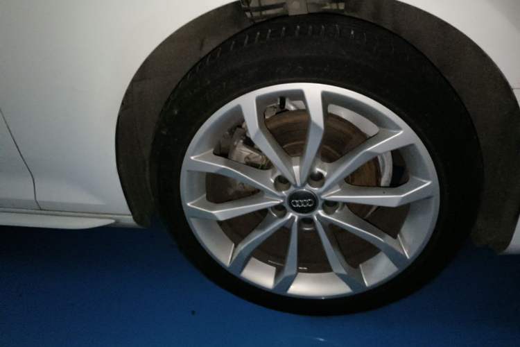 Used Audi A4L 2019 40 TFSI Fashion Edition China VI Emission Standard Right Front Wheel Hub