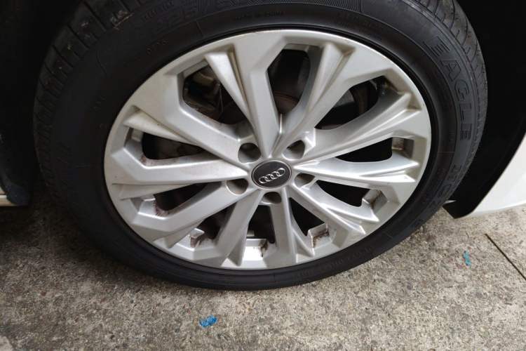 Used Audi A4L 2019 40 TFSI Ambition Version China V Right Front Wheel Hub