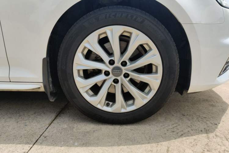 Used Audi A4L 2019 40 TFSI Ambition China VI Right Front Wheel Hub