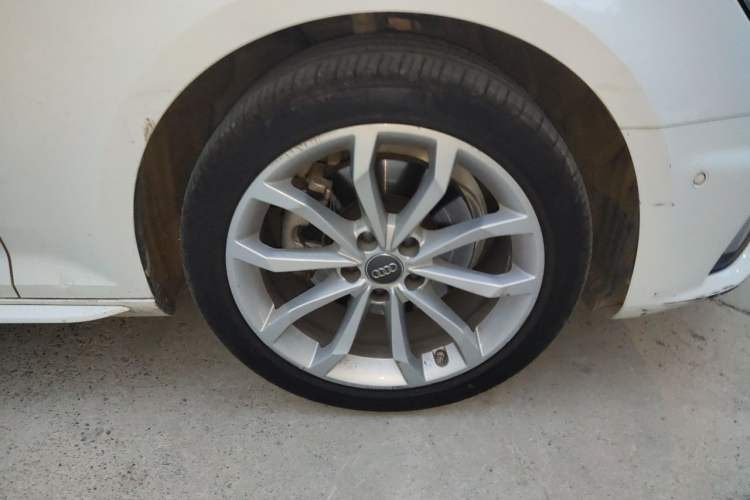 Used Audi A4L 2019 40 TFSI Fashion Edition China VI Emission Standard Right Front Wheel Hub