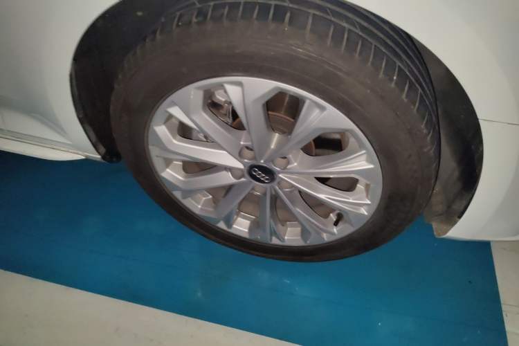 Used Audi A4L 2019 40 TFSI Ambition China VI Right Front Wheel Hub