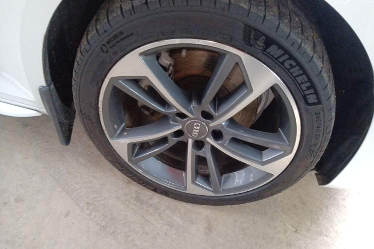 Used Audi A4L 2019 40 TFSI Fashion Version China V Right Front Wheel Hub