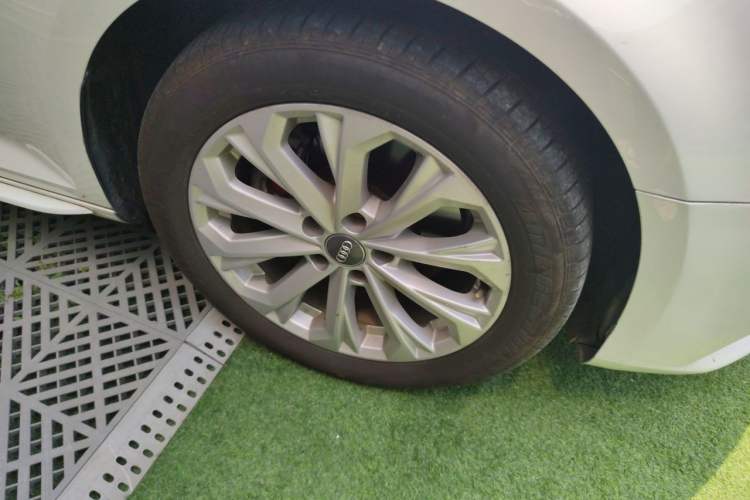 Used Audi A4L 2019 40 TFSI Ambition China VI Right Front Wheel Hub