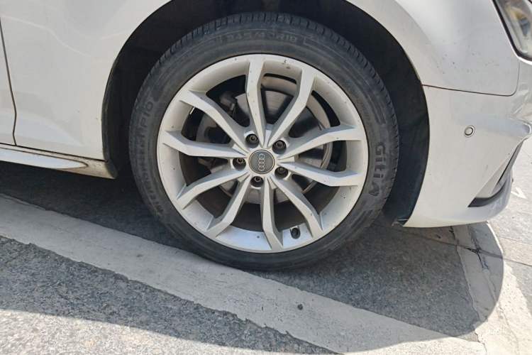 Used Audi A4L 2019 40 TFSI Fashion Edition China VI Emission Standard Right Front Wheel Hub