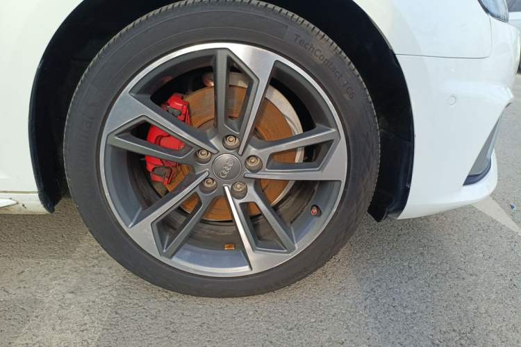 Used Audi A4L 2019 40 TFSI Sporty Version China V Right Front Wheel Hub