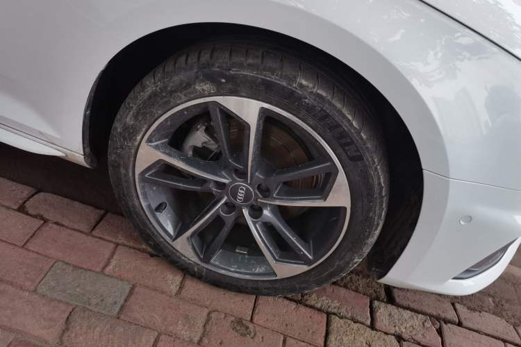 Used Audi A4L 2019 40 TFSI Fashion Edition China VI Emission Standard Right Front Wheel Hub