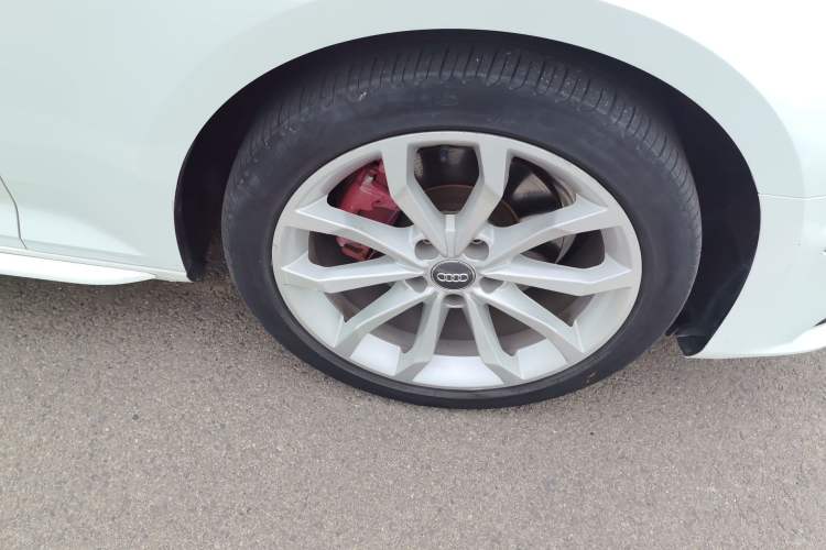 Used Audi A4L 2019 40 TFSI Fashion Version China V Right Front Wheel Hub