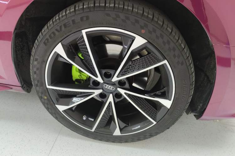 Used Audi A4L 2019 40 TFSI Fashion Version China V Right Front Wheel Hub