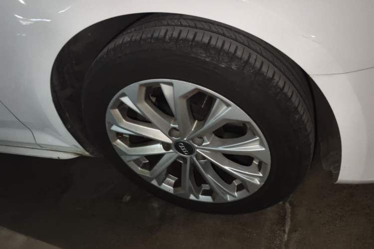 Used Audi A4L 2019 40 TFSI Ambition Version China V Right Front Wheel Hub